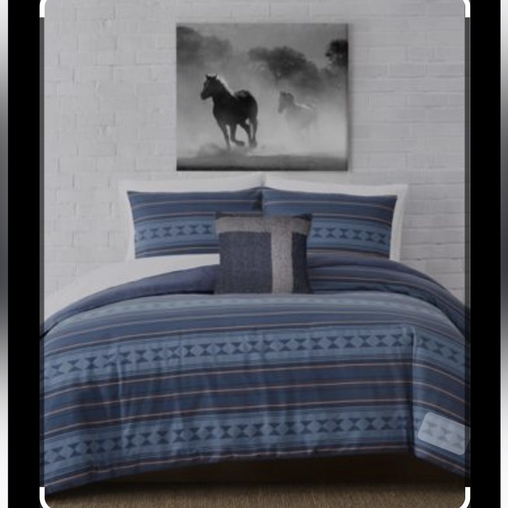 Frye 3 piece bedding King size Comforter set - Picture 2 of 9